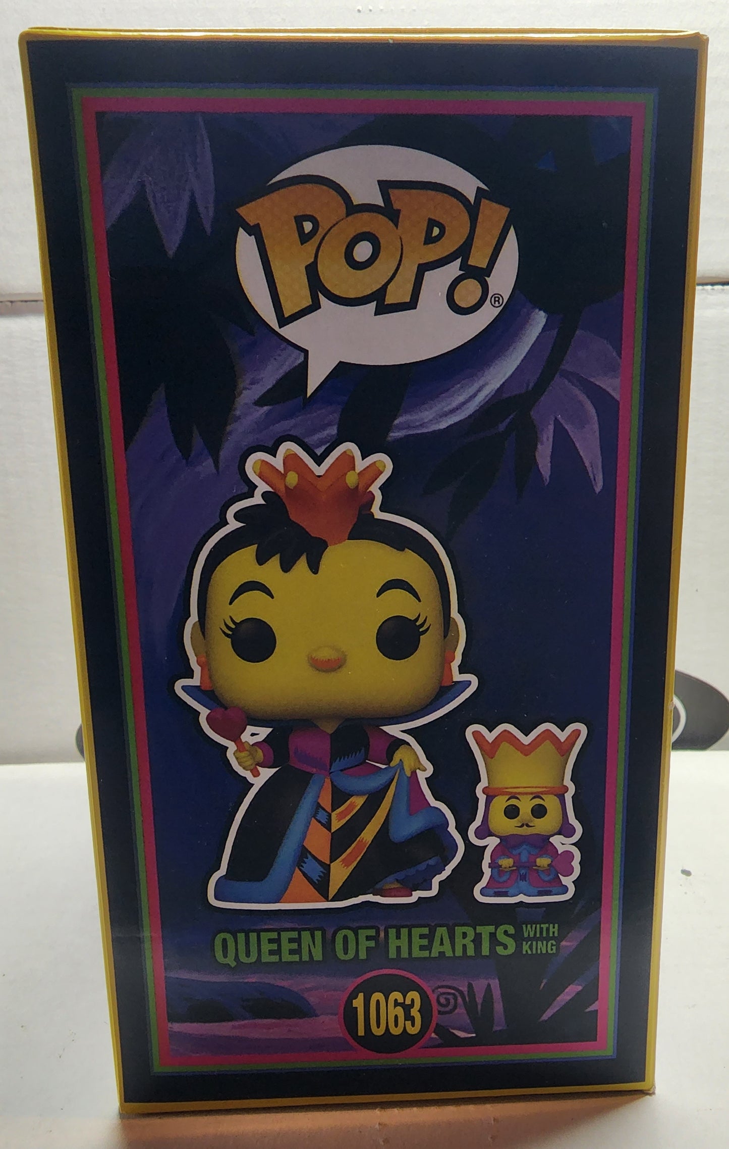 POP ALICE IN WONDERLAND QUEEN OF HEARTS WITH KING #1063 BLACKLIGHT VINYL FIGURE